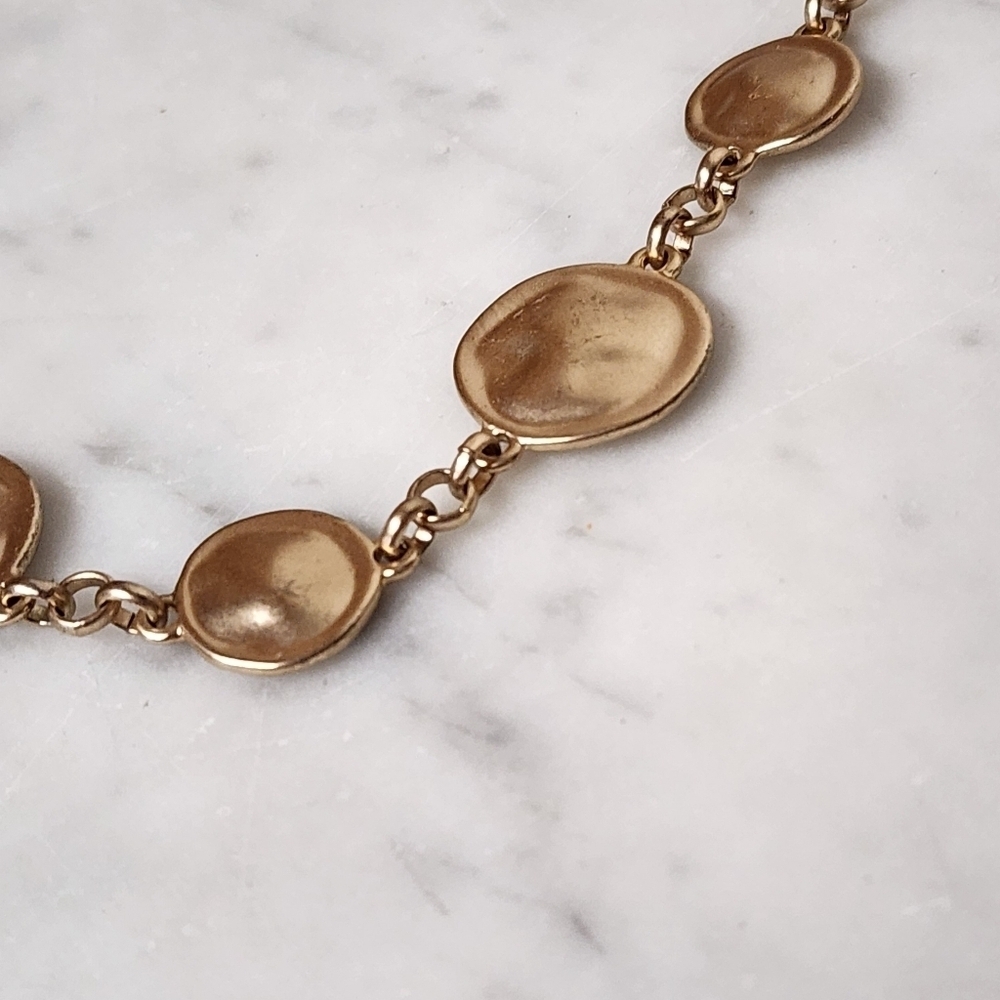 JONES NEW YORK GOLD TONE 19" NECKLACE CHUNKY MEDALLION BRUSHED GOLD SIGNED 19" - Picture 4 of 9